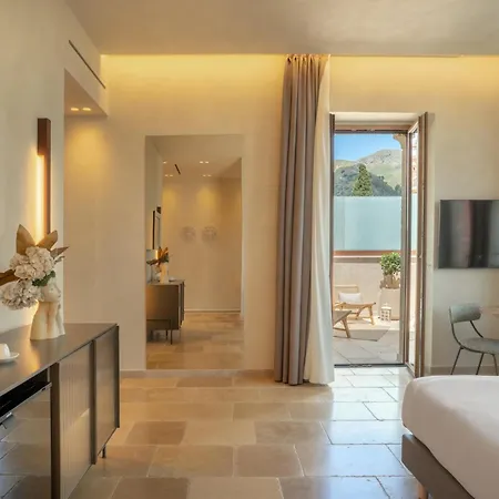 فندق Fiorita Boutique 4*