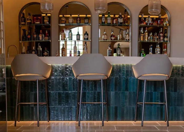 מלון Fiorita Boutique 4*