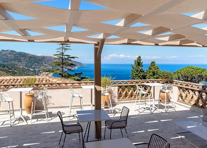 מלון Fiorita Boutique 4*