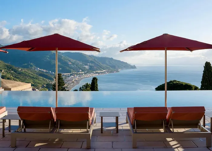 מלון Fiorita Boutique 4*