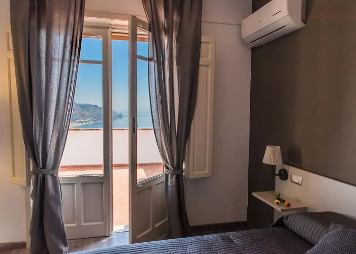 מלון Fiorita Boutique טאורמינה